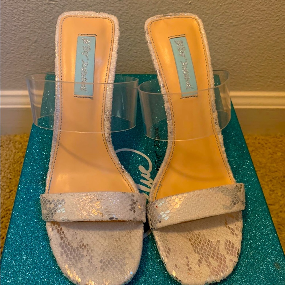 White/ snake print heels betsey Johnson